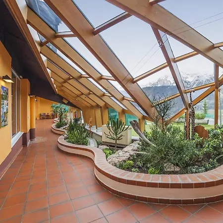 Alpine Club Fuer 6 Personen 4*